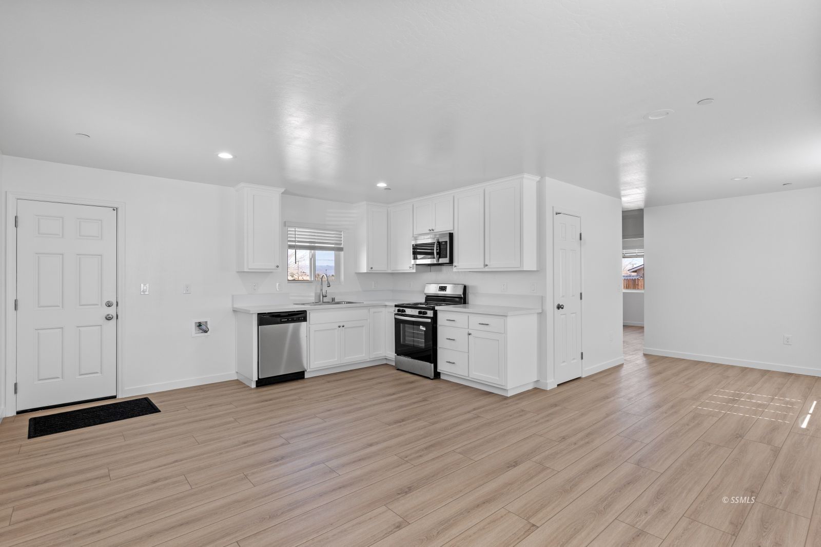 1325 Sims Street Ridgecrest, CA 93555 - Photo 6 of 17