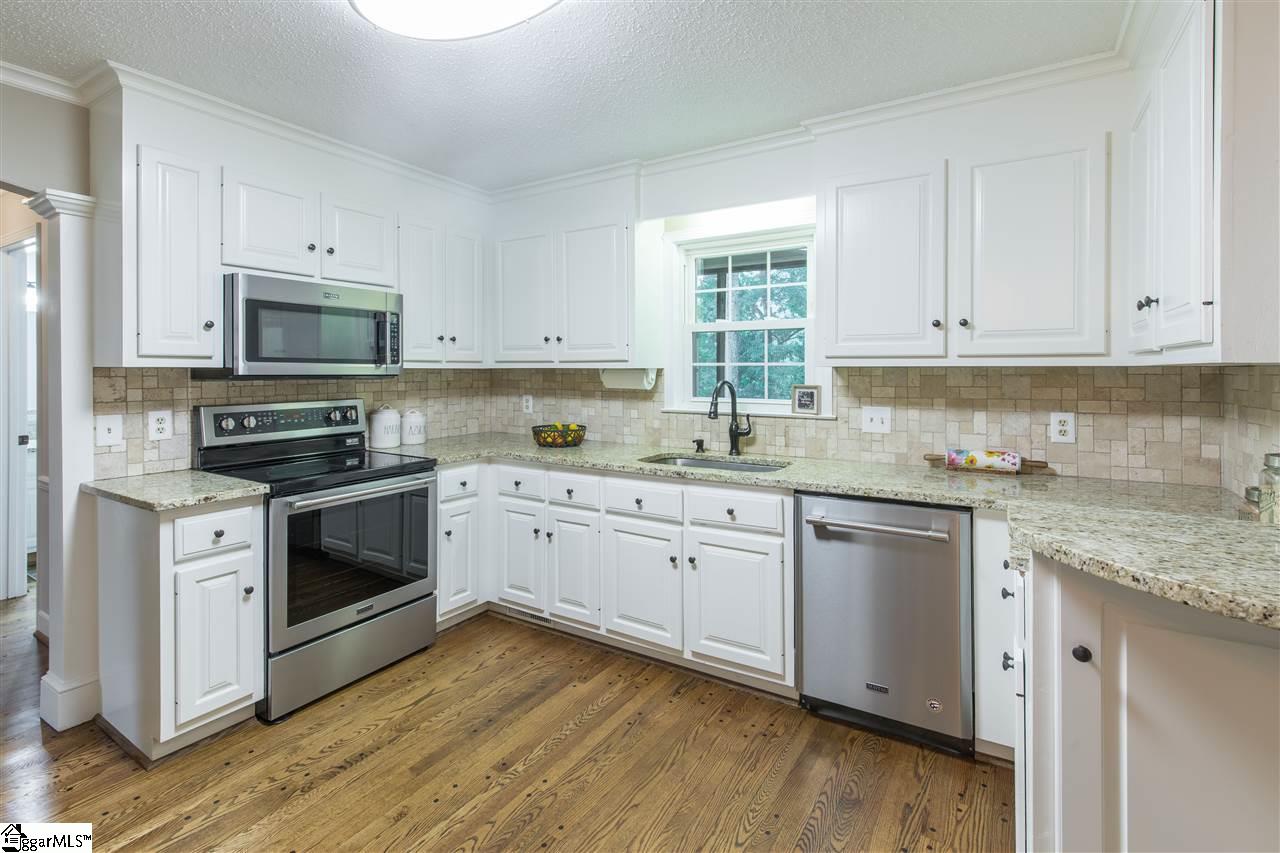 107 Roberts Farm Road Simpsonville, SC 29681 - Photo 6 of 27 Gallery Image 6