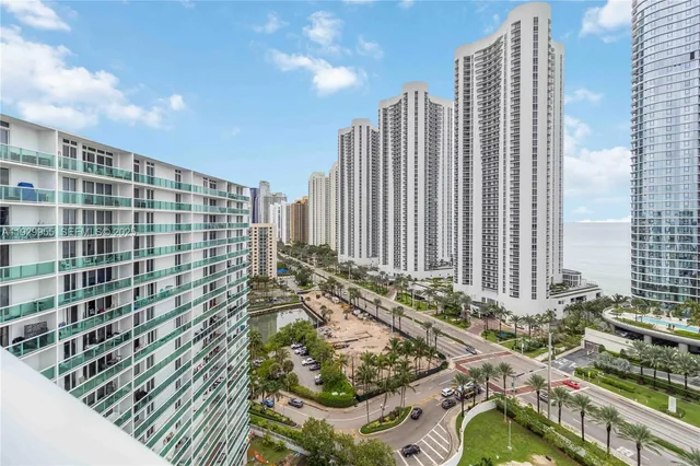 $3,400 | 100 Bayview Drive, Unit 2014, Sunny Isles Beach, FL 33160