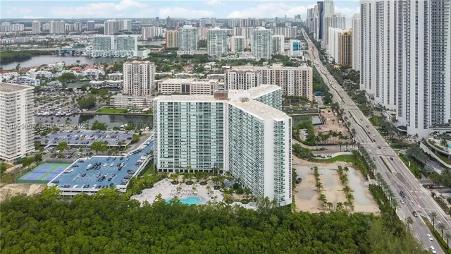 $3,400 | 100 Bayview Drive, Unit 2014, Sunny Isles Beach, FL 33160