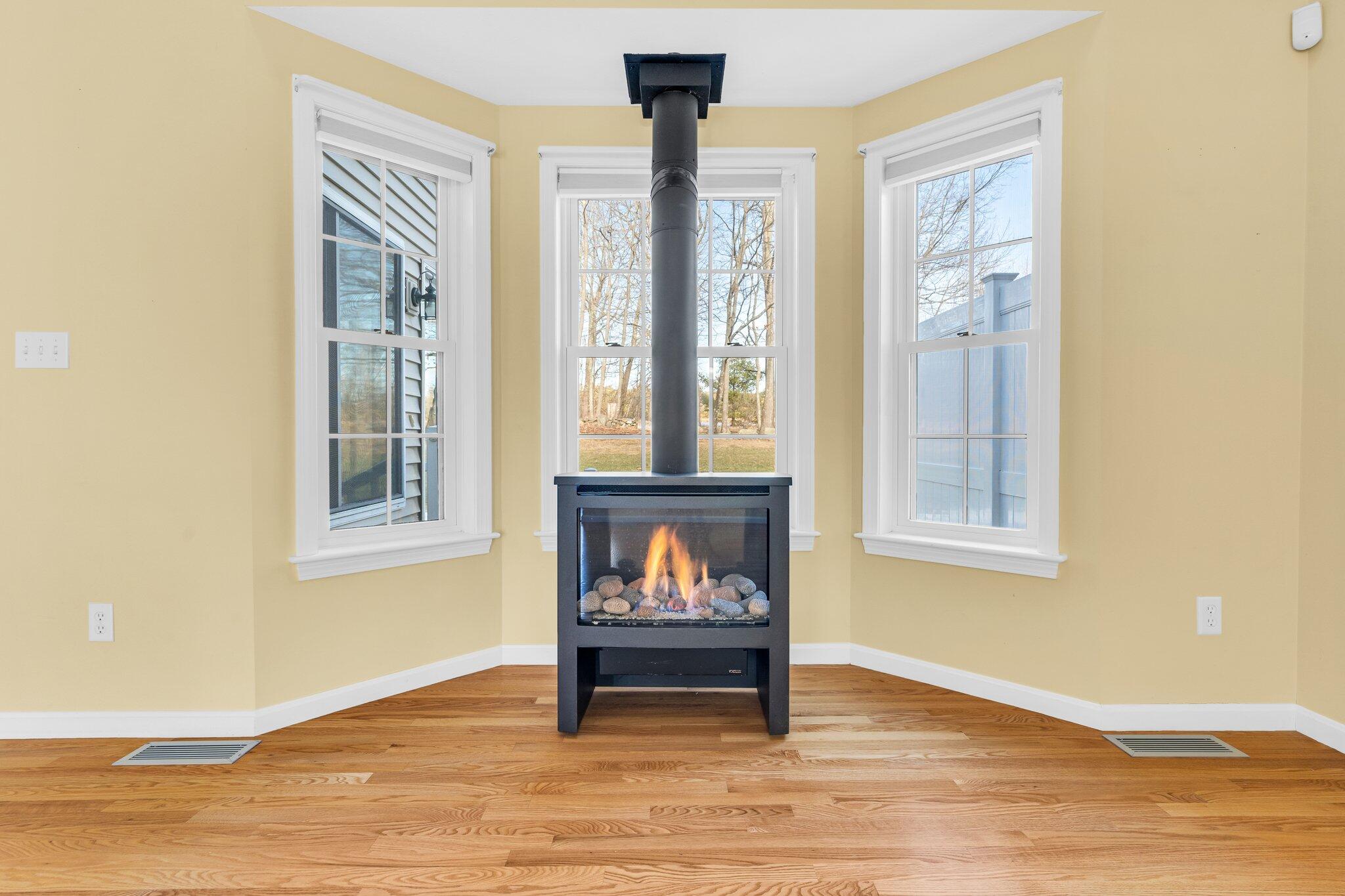 16 Ridgefield Drive, Unit 14 Gorham, ME 04038 - Photo 17 of 43 Gas Stove (natural gas)