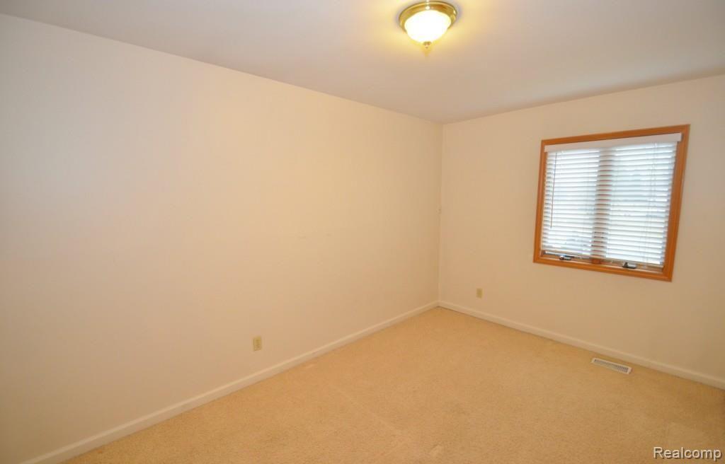 2448 Grove Park Road Fenton, MI 48430 - Photo 21 of 29