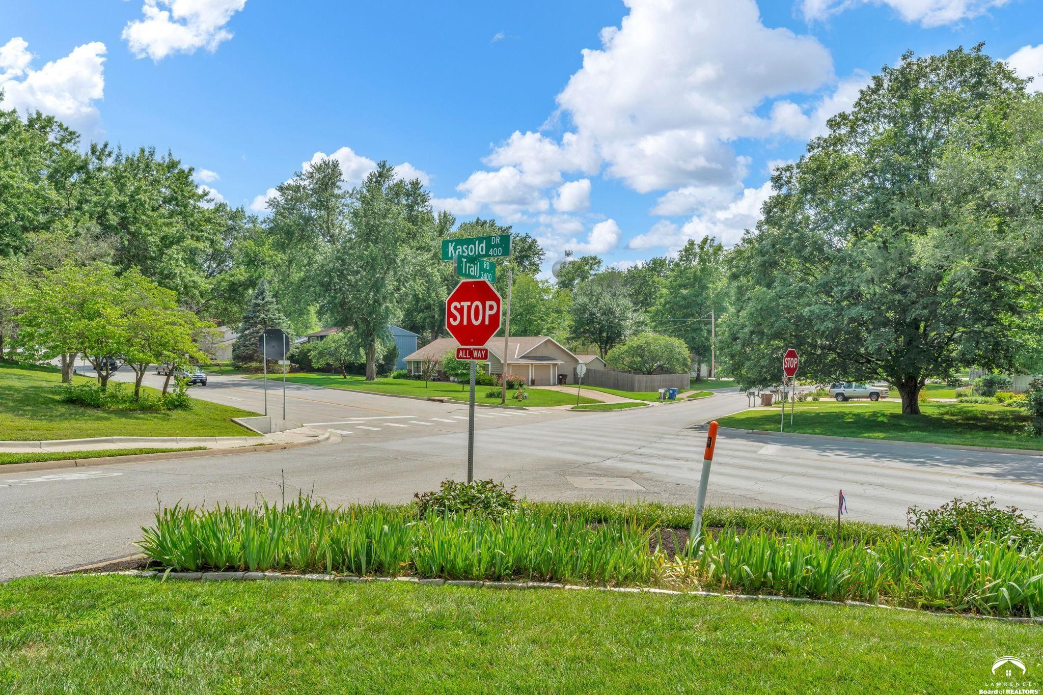 3428 Trail Road Lawrence, KS 66049 - Photo 8 of 48
