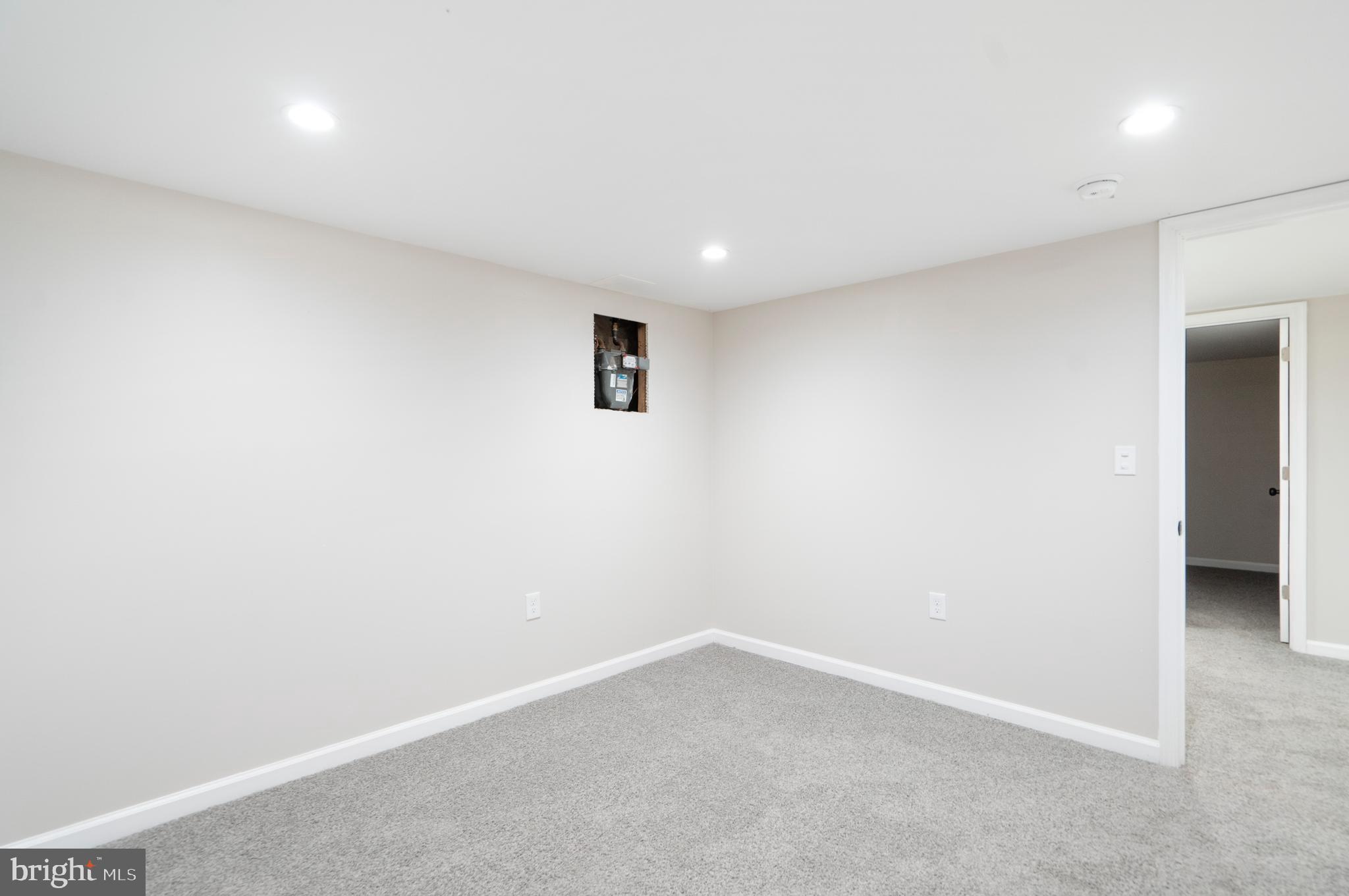 4011 Ridgewood Avenue Baltimore, MD 21215 - Photo 28 of 35 an empty room with a white wall and a window