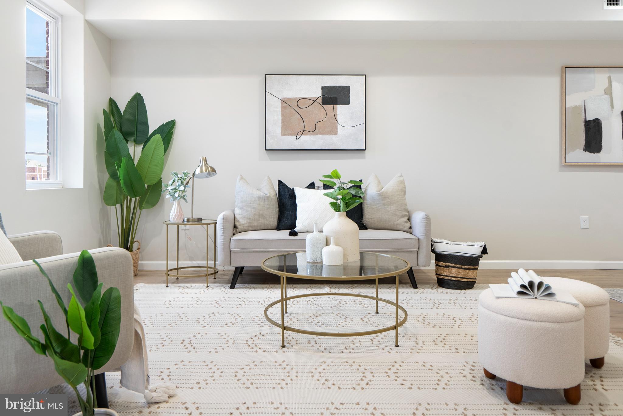 4011 Ridgewood Avenue Baltimore, MD 21215 - Photo 3 of 35 a living room with furniture and a potted plant