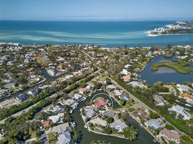 $2,713,000 | 910 Siesta Key Place, Sarasota, FL 34242