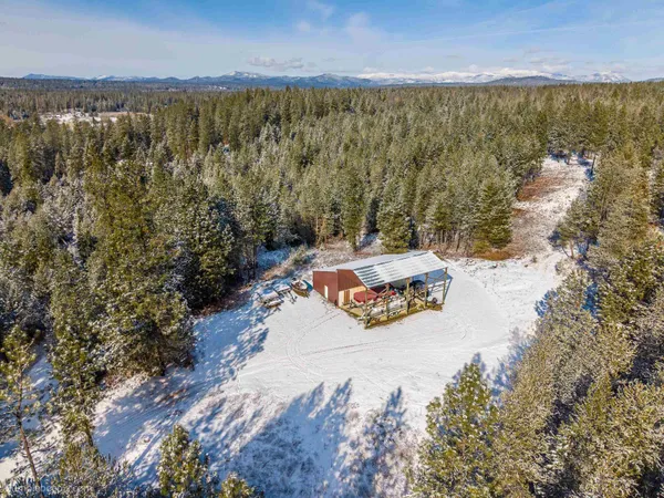 $679,900 | 5301 East Eloika Road, Elk, WA 99009