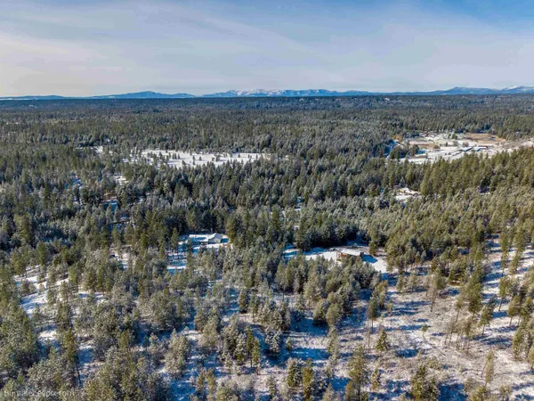 $679,900 | 5301 East Eloika Road, Elk, WA 99009