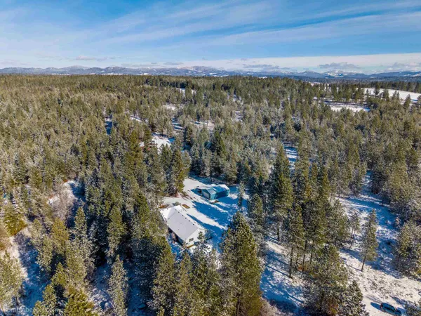$679,900 | 5301 East Eloika Road, Elk, WA 99009