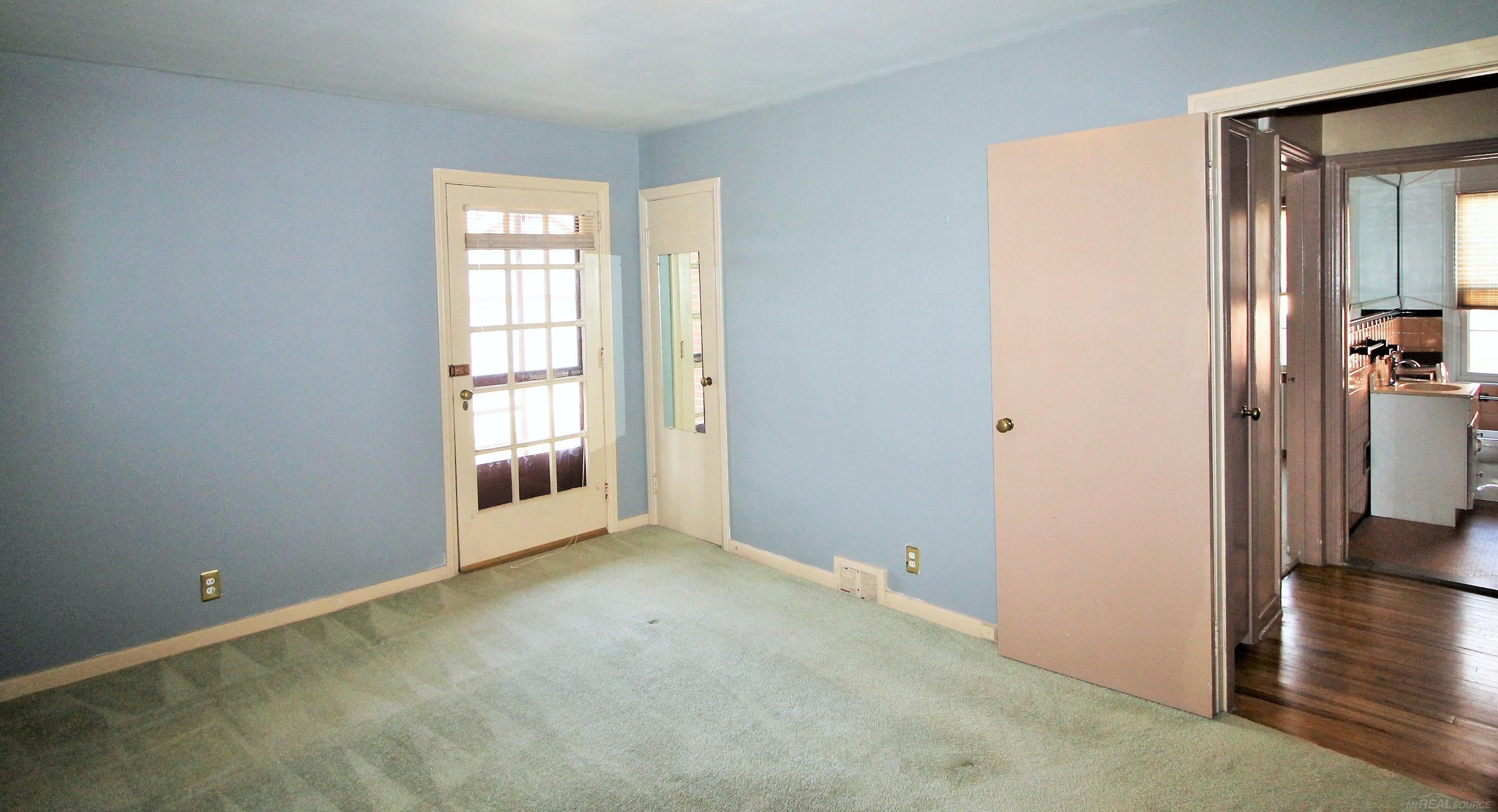 307-309 Rivard Boulevard Grosse Pointe, MI 48230 - Photo 13 of 41 50135199-44f84dfb-c6cd-4b42-bd68-07b7c394f530.JPG