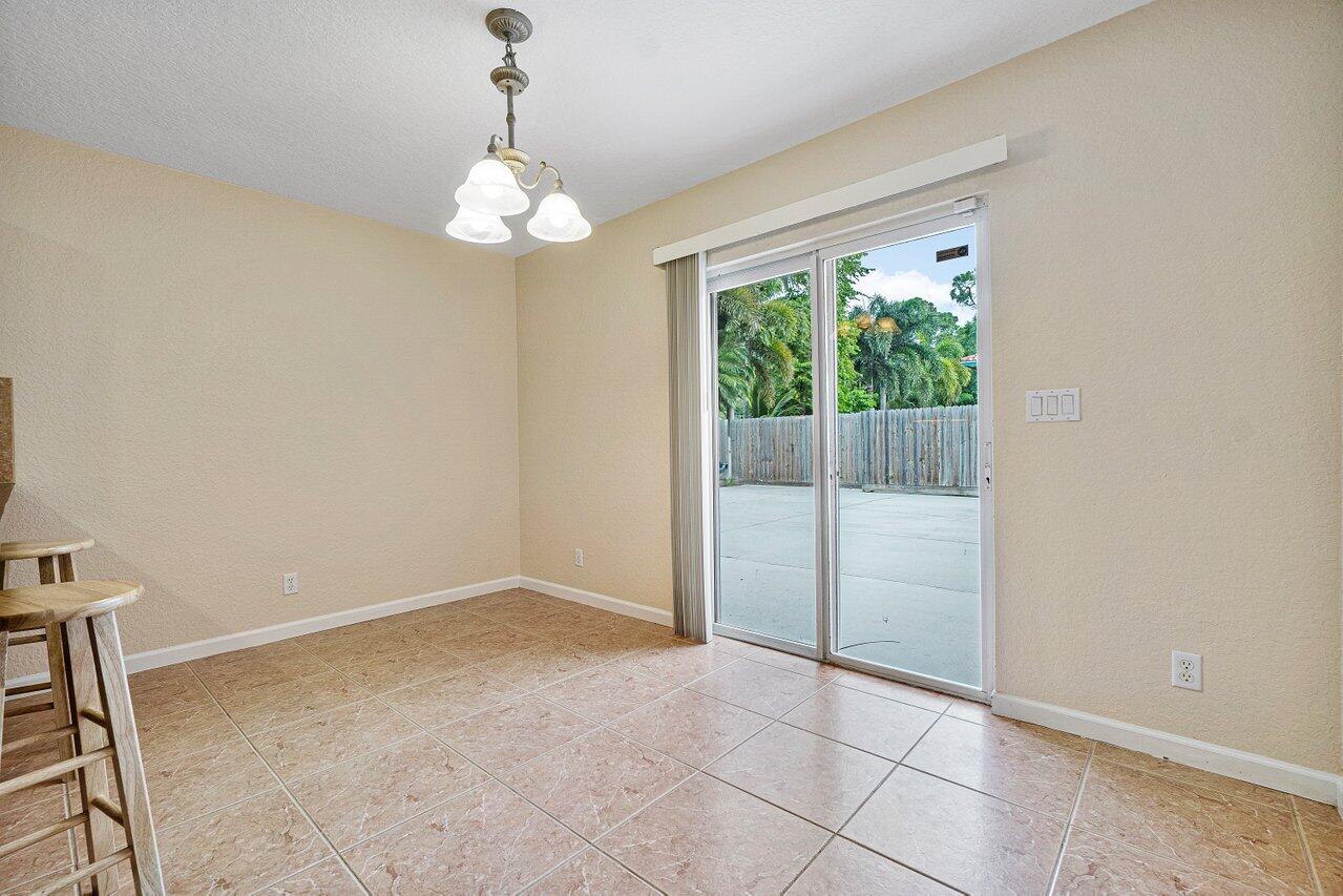 5592 1st Road Lake Worth, FL 33467 - Photo 10 of 22 010-55921stRoad-LakeWorth-FL-33467-SMALL