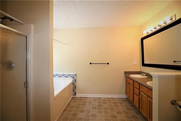 $1,900 | 1435 Stephens Pond View, Loganville, GA 30052