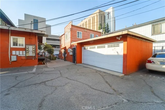 a view of an outdoor space