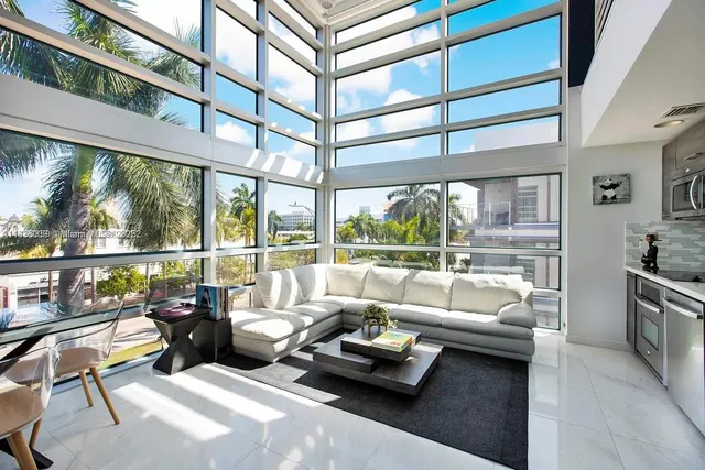 $1,290,000 | 421 Meridian Avenue, Unit 15, Miami Beach, FL 33139