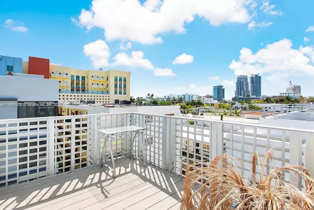 $1,290,000 | 421 Meridian Avenue, Unit 15, Miami Beach, FL 33139