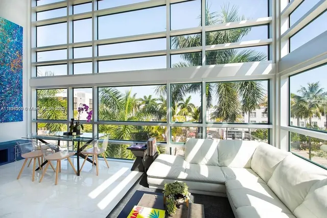 $1,290,000 | 421 Meridian Avenue, Unit 15, Miami Beach, FL 33139