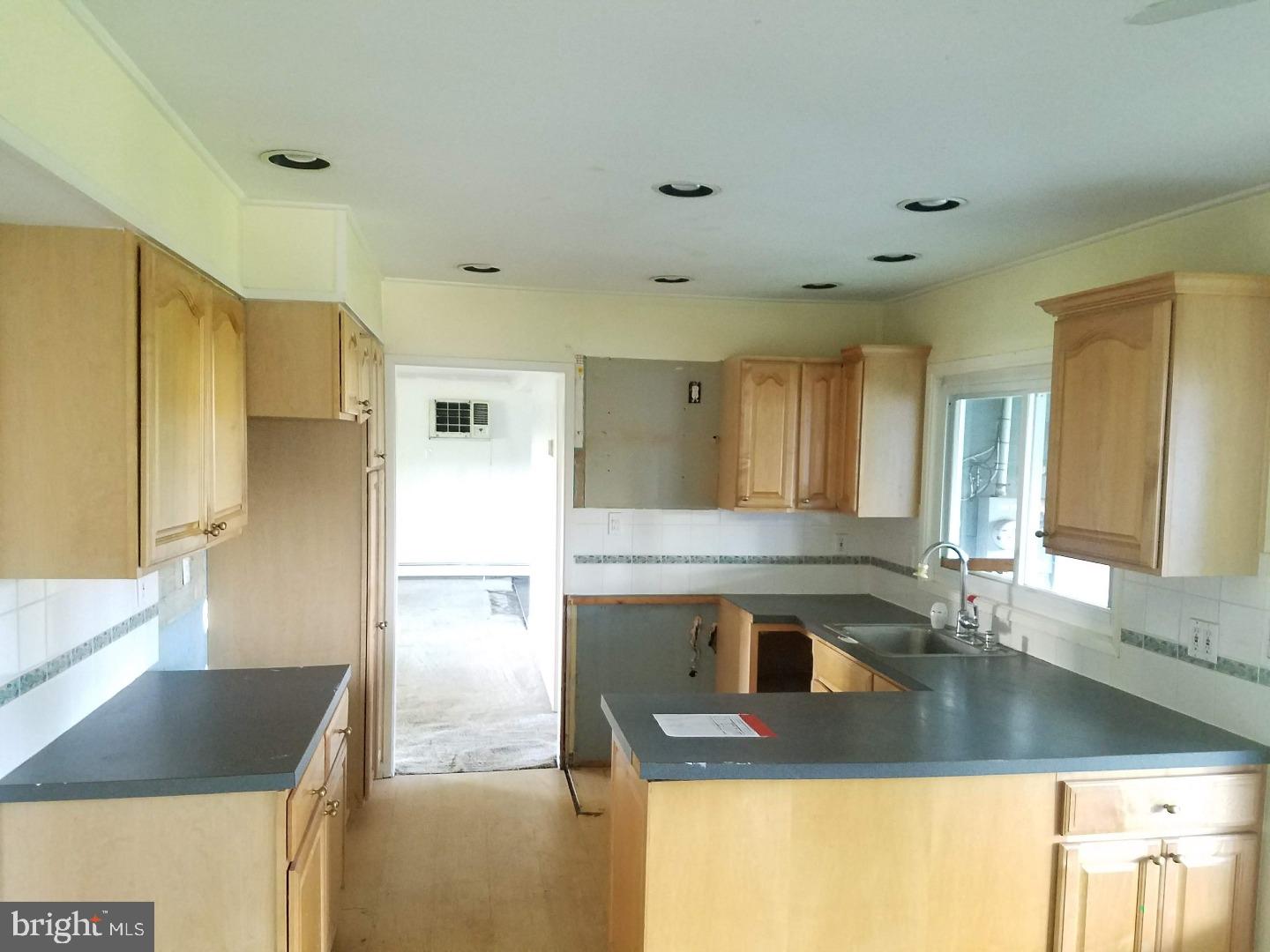 2 Turf Road Levittown, PA 19056 - Photo 3 of 11