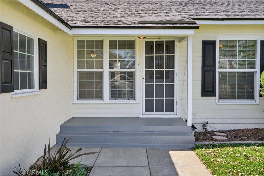 6845 Barcelona Way Riverside, CA 92504 - Photo 3 of 17 Cute front porch