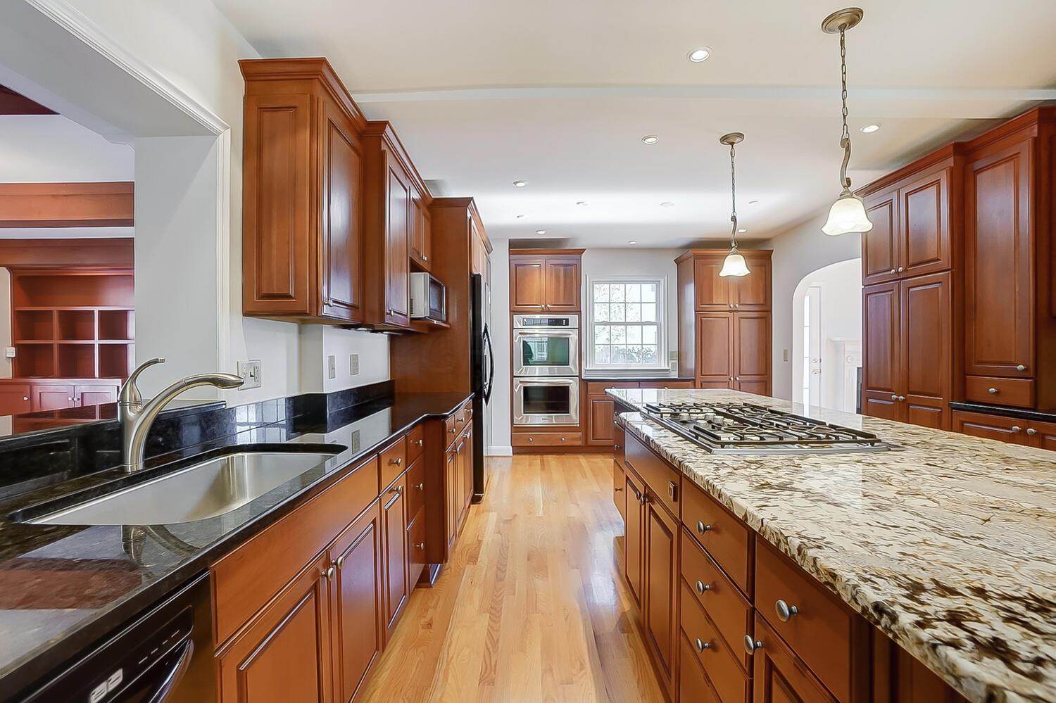 1548 Cardiff Road Upper Arlington, OH 43221 - Photo 11 of 84 50044356-011_web
