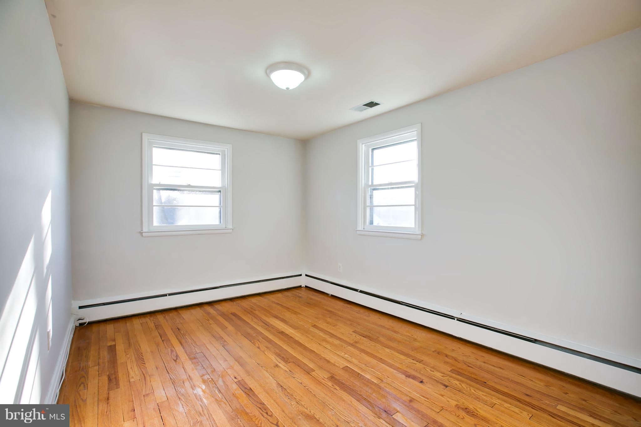 324 Aigburth Road Towson, MD 21286 - Photo 15 of 29 an empty room with a window