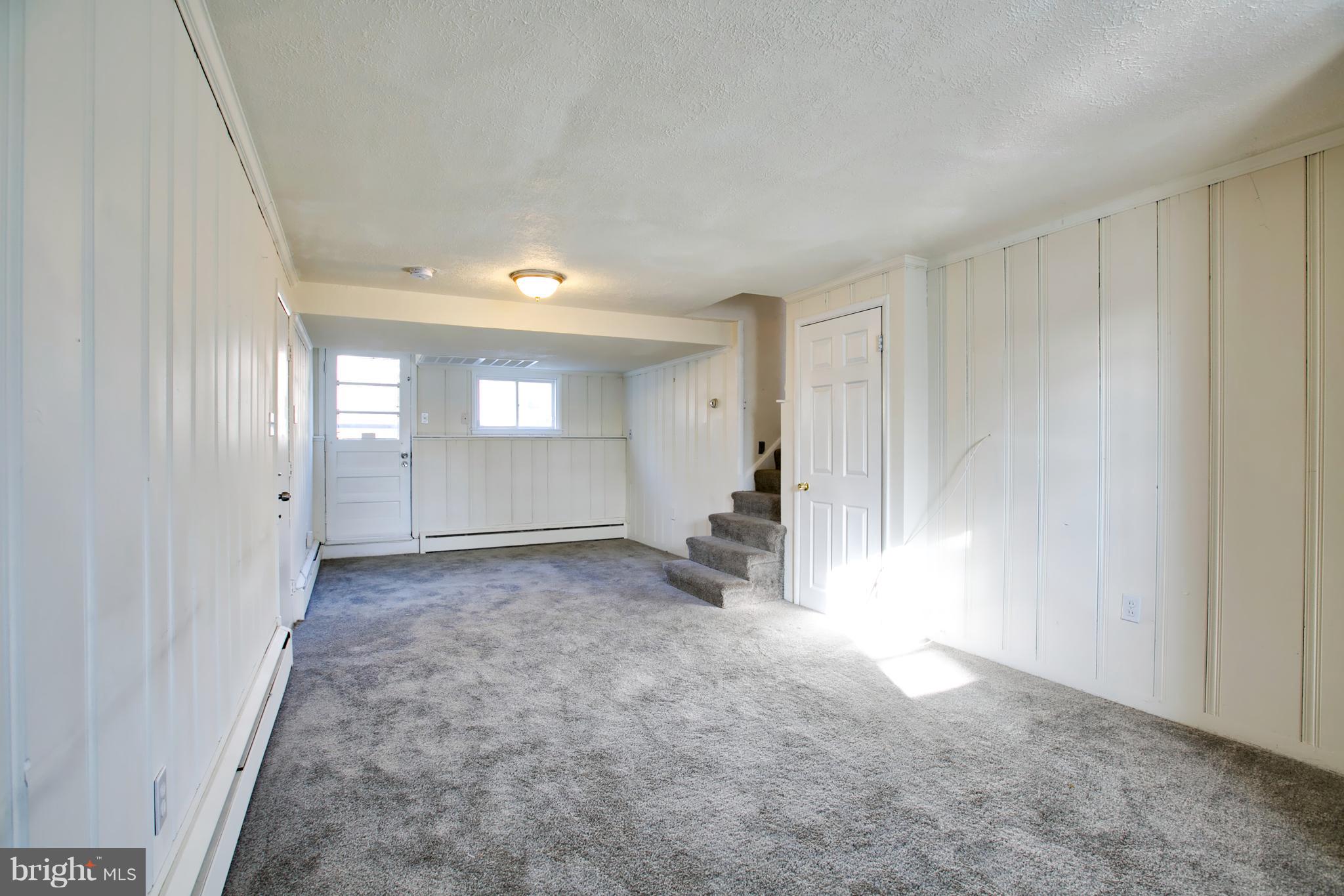 324 Aigburth Road Towson, MD 21286 - Photo 22 of 29 an empty room with windows