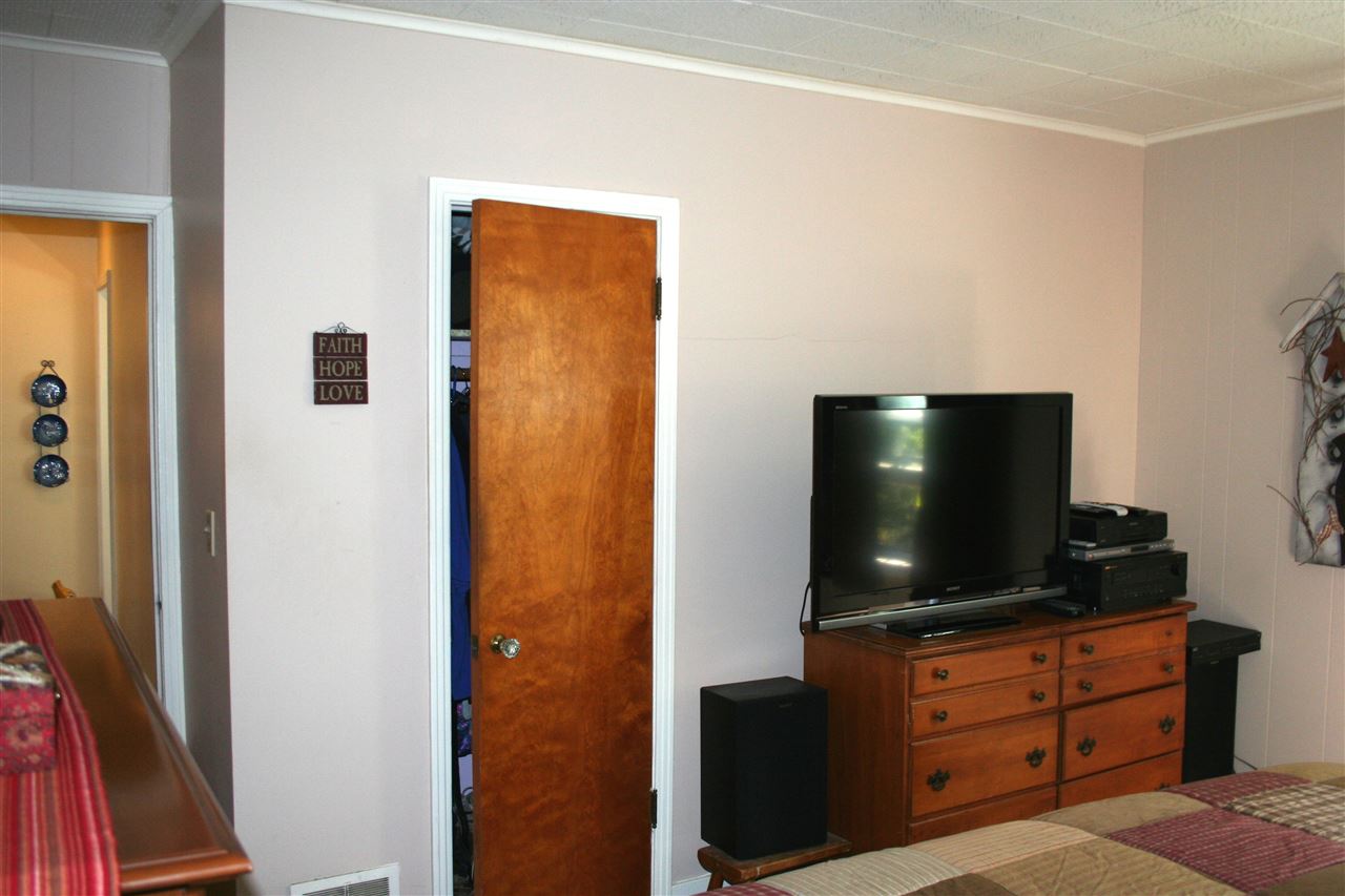 11620 East Tatch Road Suttons Bay, MI 49682 - Photo 20 of 87 1806457-19.JPG