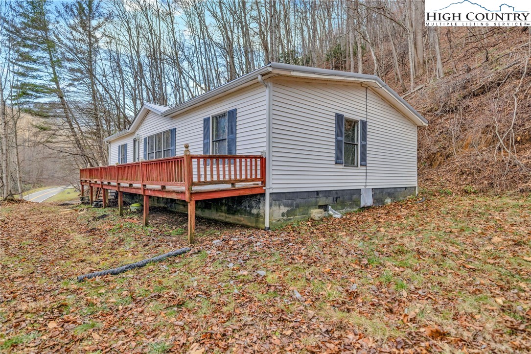 3303 Old Highway 16 Lansing, NC 28643 - Photo 6 of 30 a backyard of a house with barbeque oven table and chairs