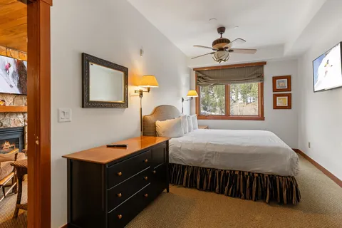 $1,150,000 | 1985 Olympic Vly Road, Unit 216 (2216), Olympic Valley, CA 96146