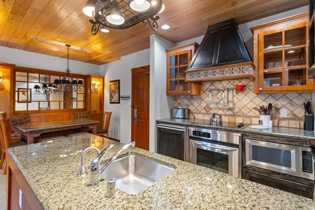 $1,150,000 | 1985 Olympic Vly Road, Unit 216 (2216), Olympic Valley, CA 96146