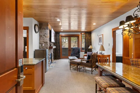 $1,150,000 | 1985 Olympic Vly Road, Unit 216 (2216), Olympic Valley, CA 96146