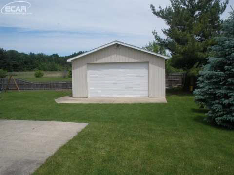 1358 Reid Road Flint, MI 48507 - Photo 4 of 21 20439840-3.JPG