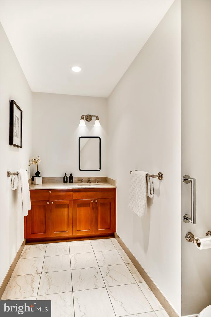 1820 Rittenhouse Square, Unit 1601 Philadelphia, PA 19103 - Photo 27 of 53 a large bathroom with a tub sink and mirror