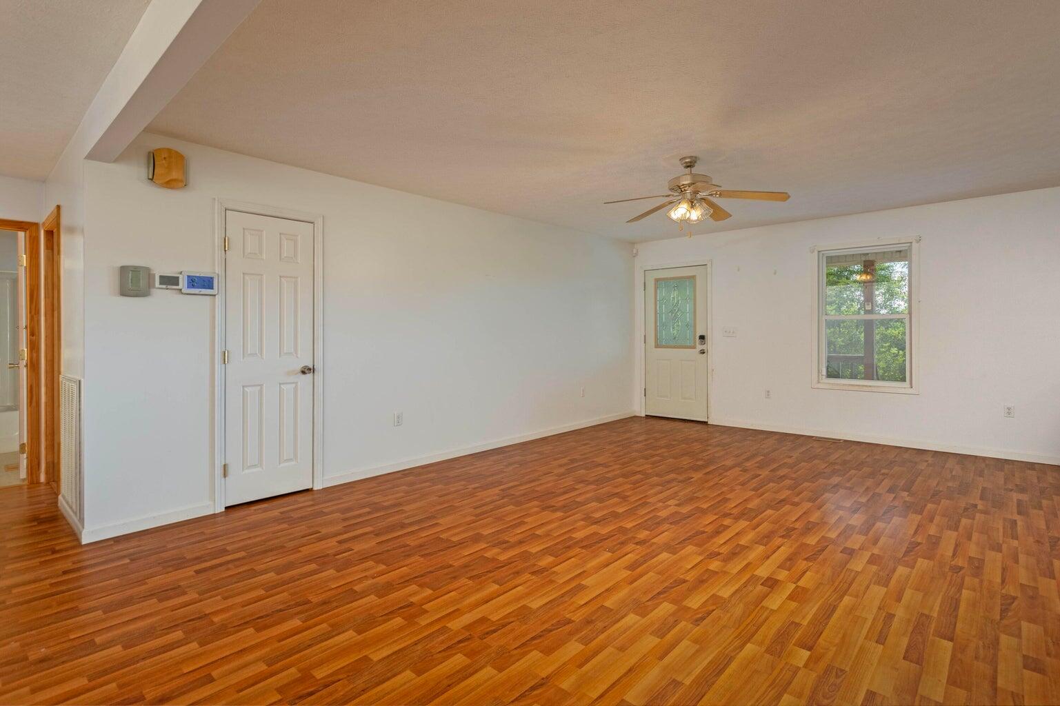 1790 Fraley Road Dayton, TN 37321 - Photo 4 of 36 Living Room