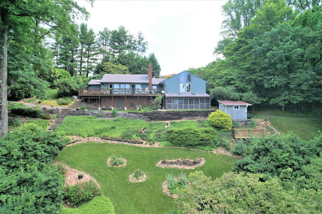 972 Rhododendron Road Hillsville, VA 24343 - Photo 4 of 75 Gallery Image 4