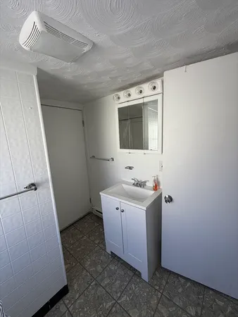 $2,000 | 35 Wilbur Street, Unit 2, Taunton, MA 02780