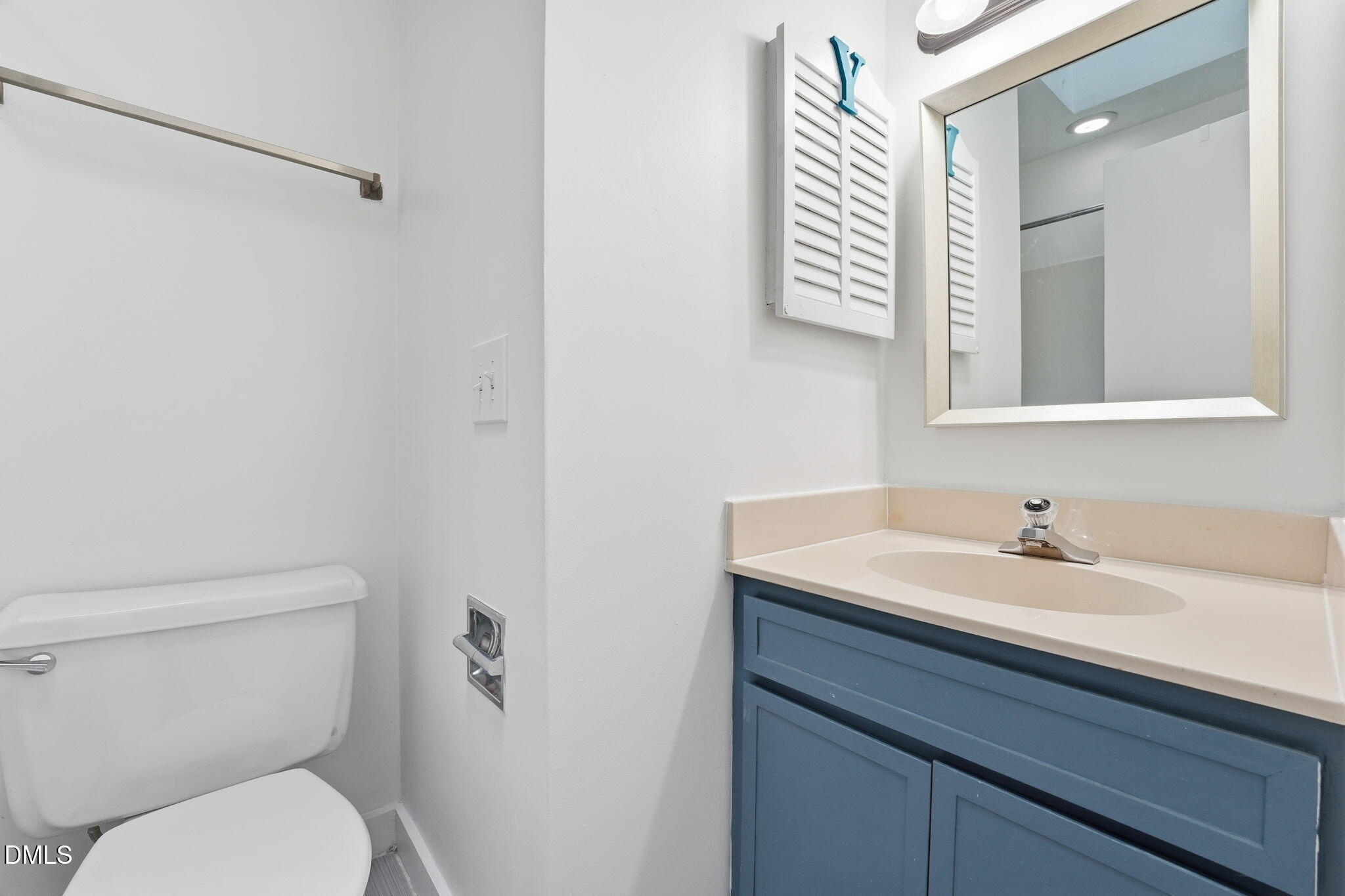1 Vauxhall Place Chapel Hill, NC 27517 - Photo 18 of 25 a bathroom with a toilet sink and mirror