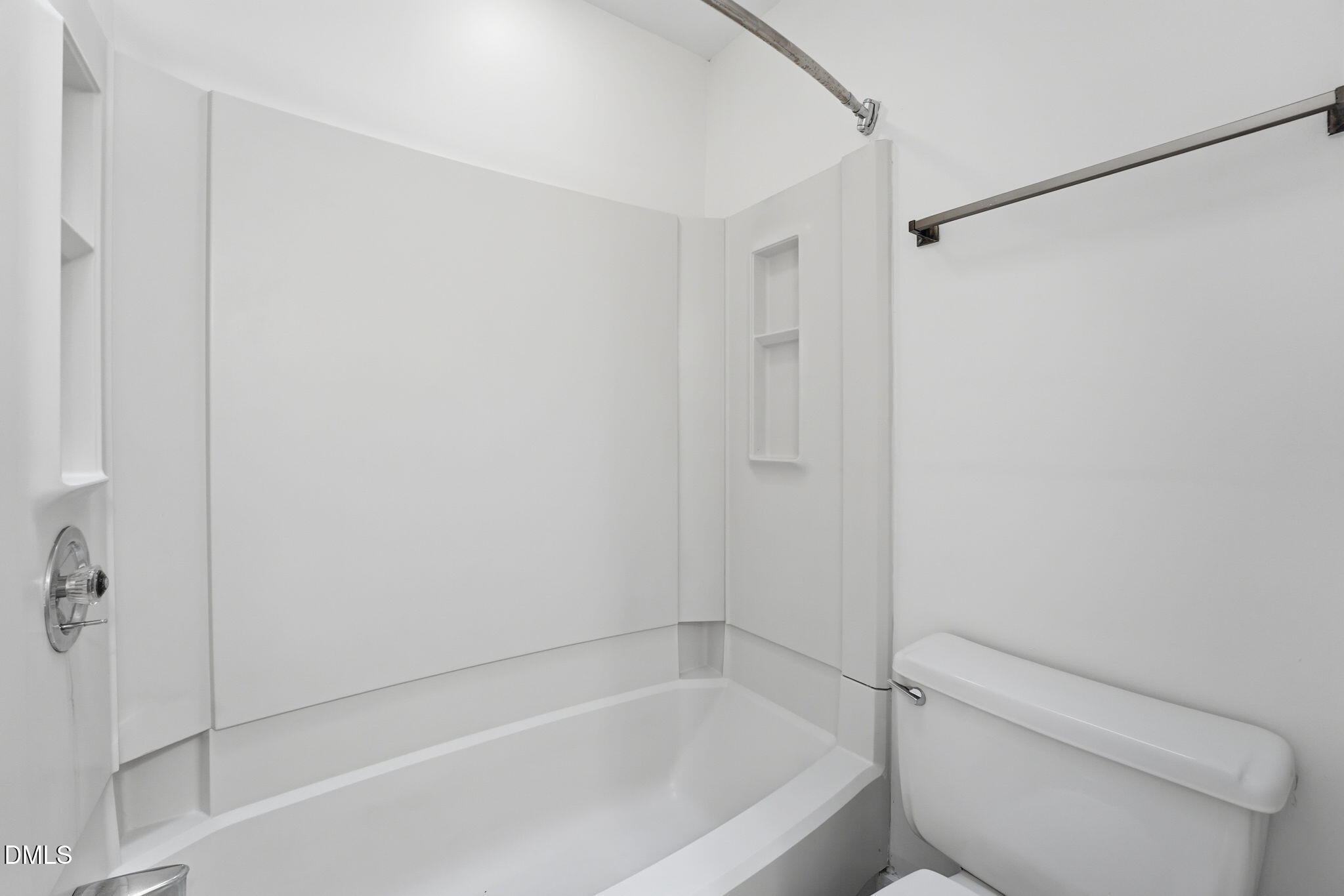 1 Vauxhall Place Chapel Hill, NC 27517 - Photo 19 of 25 a bath room with a toilet and a bath tub