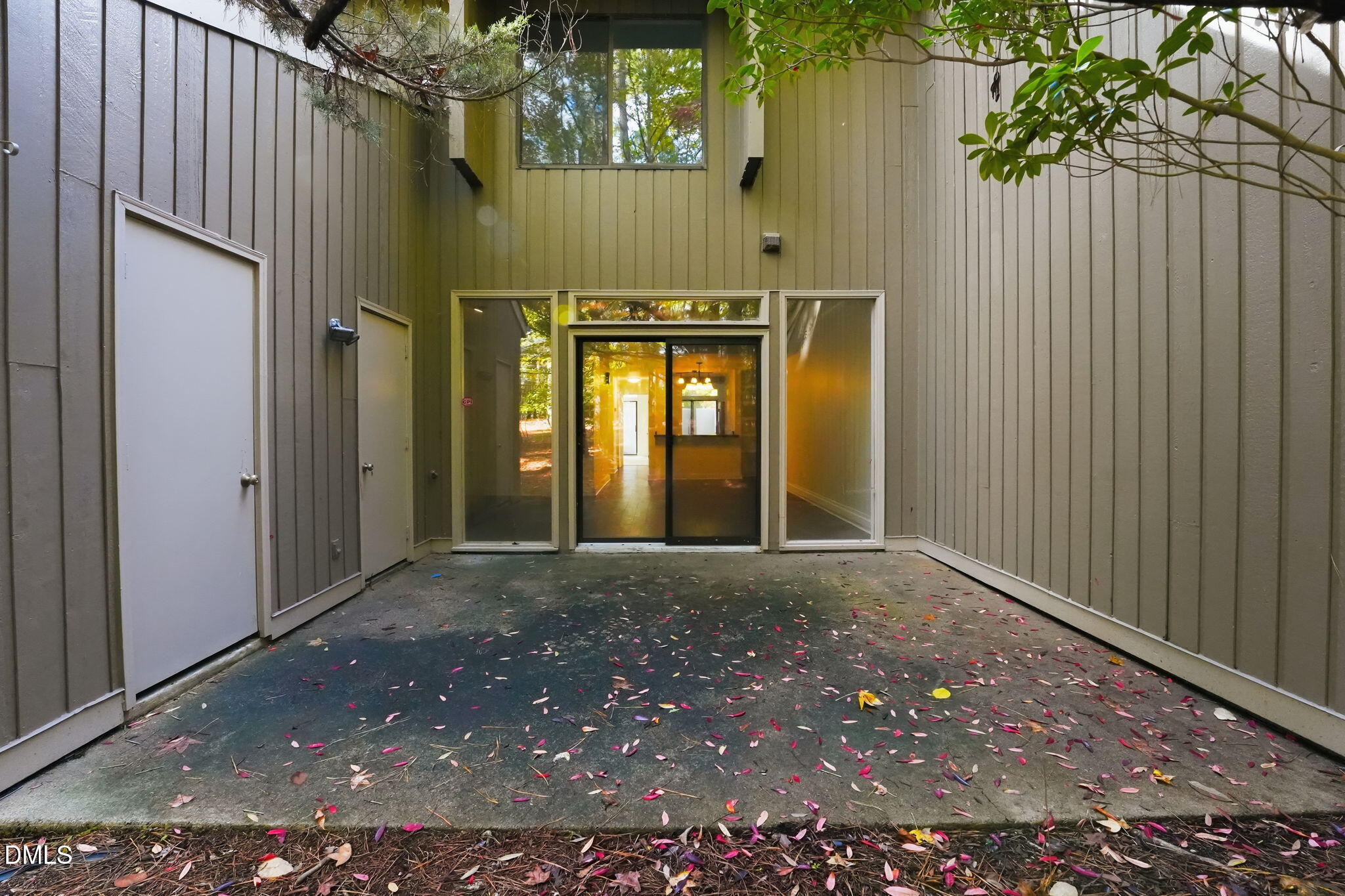 1 Vauxhall Place Chapel Hill, NC 27517 - Photo 3 of 25 a view of entrance gate of a house