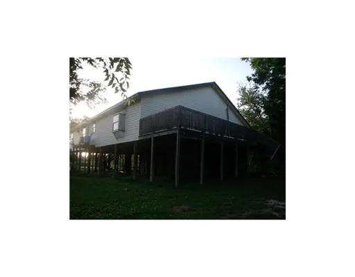 a picture of a black and white wall