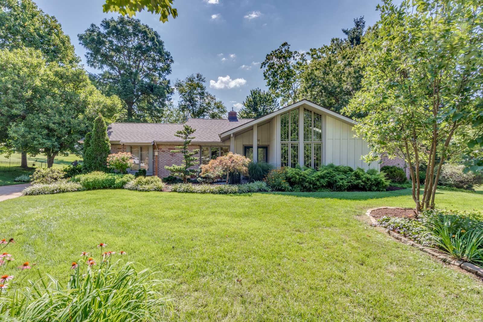 4 Cobblestone Lane Ballwin, MO 63011 - Photo 2 of 55