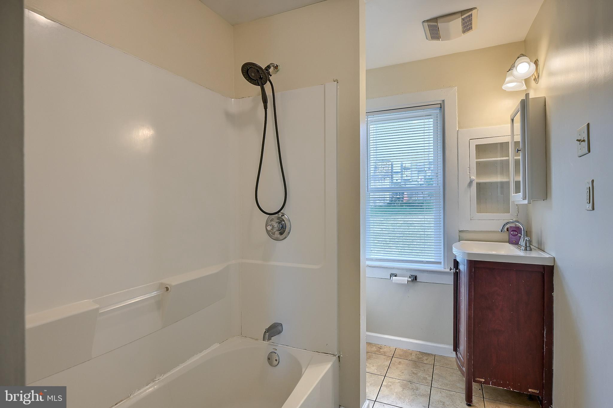 1115 Edgemont Road Harrisburg, PA 17109 - Photo 15 of 27 Gallery Image 15