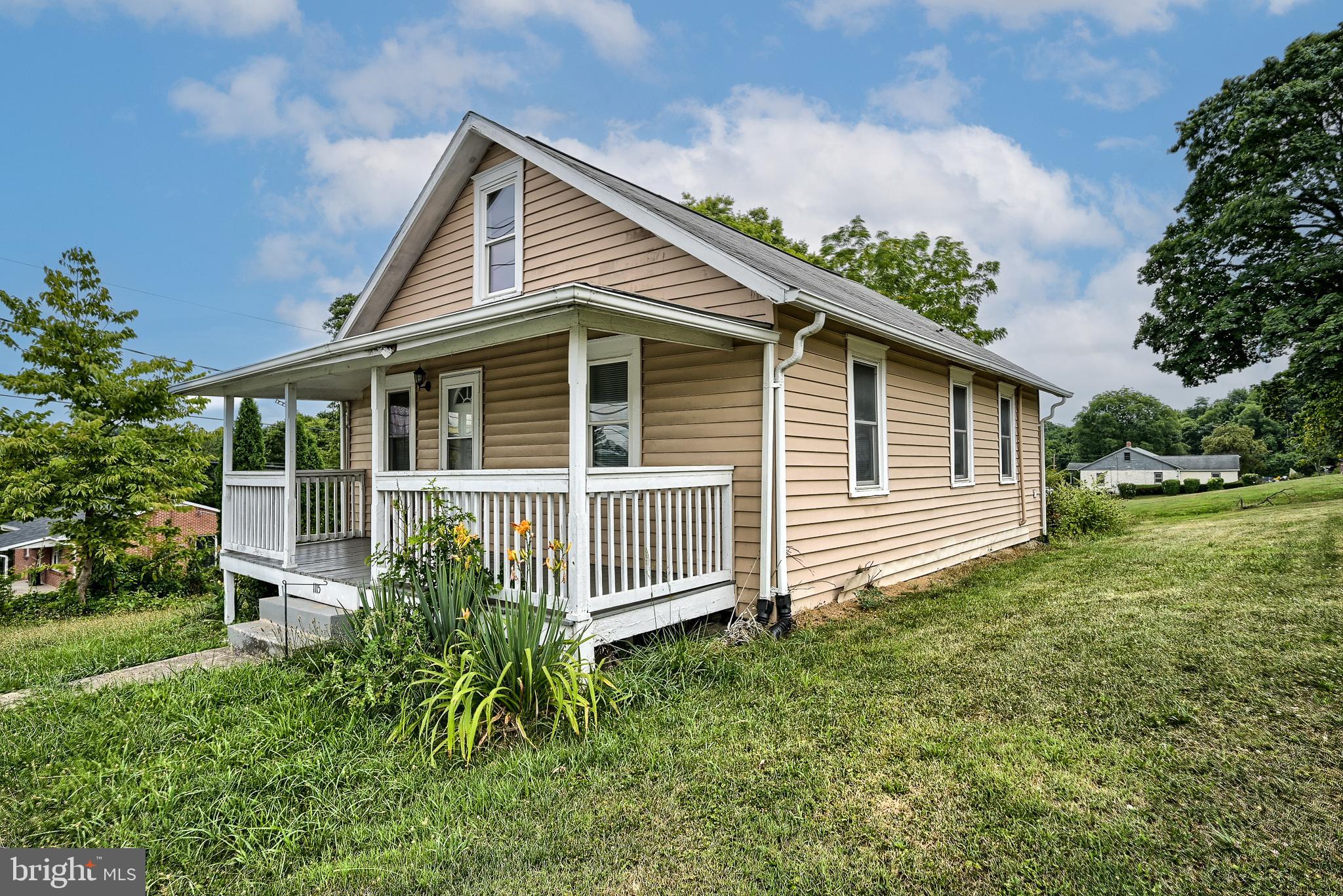 1115 Edgemont Road Harrisburg, PA 17109 - Photo 2 of 27 Gallery Image 2
