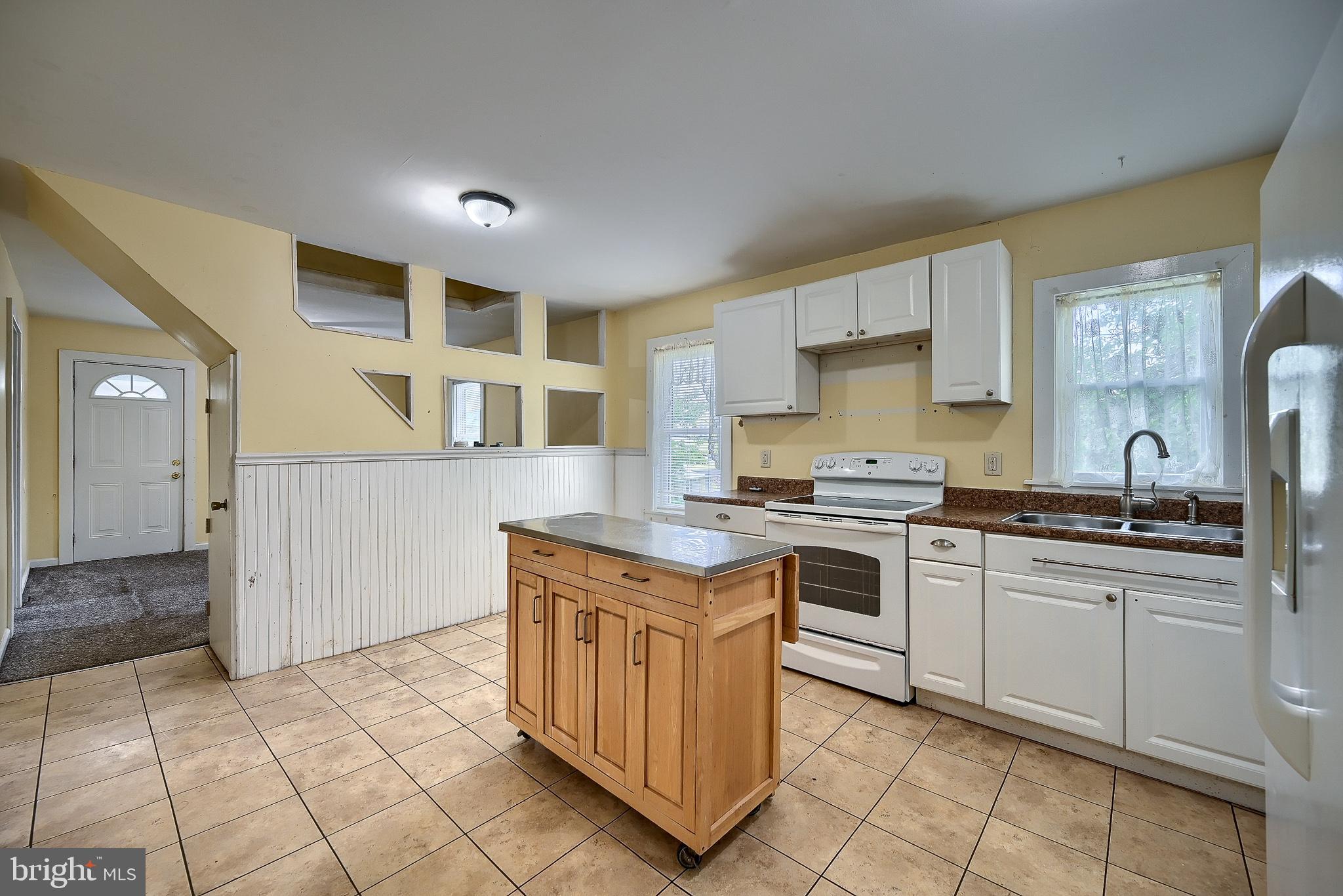 1115 Edgemont Road Harrisburg, PA 17109 - Photo 7 of 27 Gallery Image 7