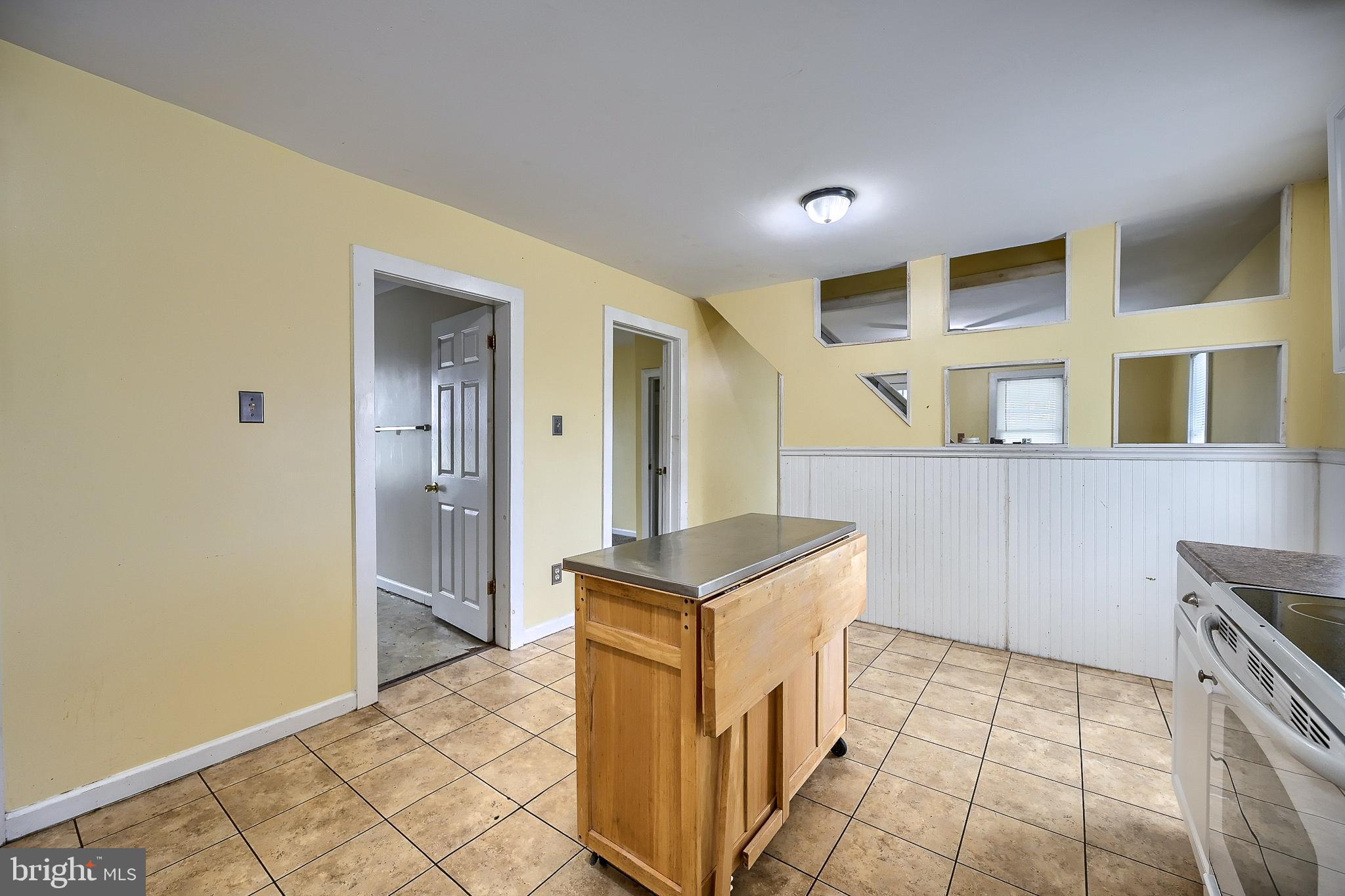 1115 Edgemont Road Harrisburg, PA 17109 - Photo 8 of 27 Gallery Image 8