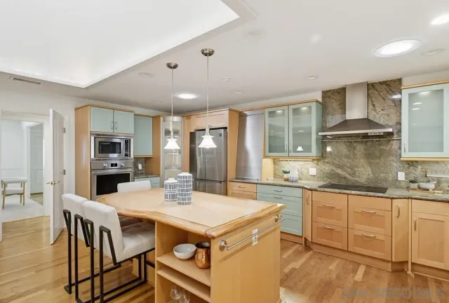 $3,500,000 | 8635 Cliffridge Avenue, La Jolla, CA 92037