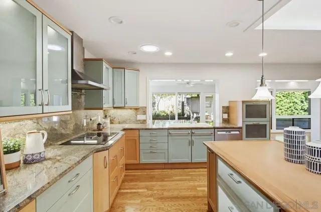 $3,500,000 | 8635 Cliffridge Avenue, La Jolla, CA 92037