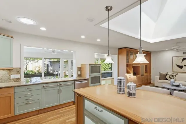 $3,500,000 | 8635 Cliffridge Avenue, La Jolla, CA 92037