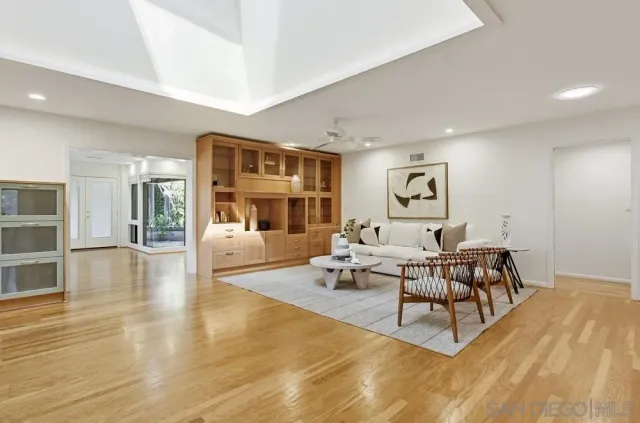 $3,500,000 | 8635 Cliffridge Avenue, La Jolla, CA 92037