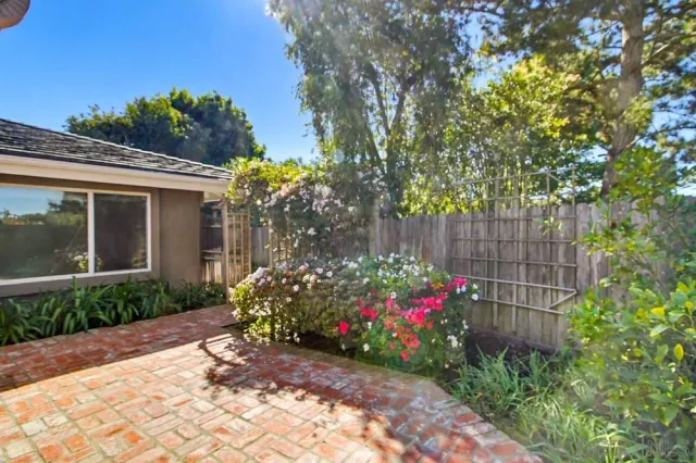 $3,500,000 | 8635 Cliffridge Avenue, La Jolla, CA 92037