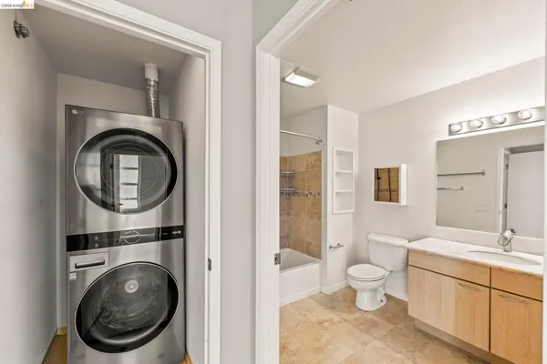 $3,000 | 1 Lakeside Drive, Unit 804, Oakland, CA 94612